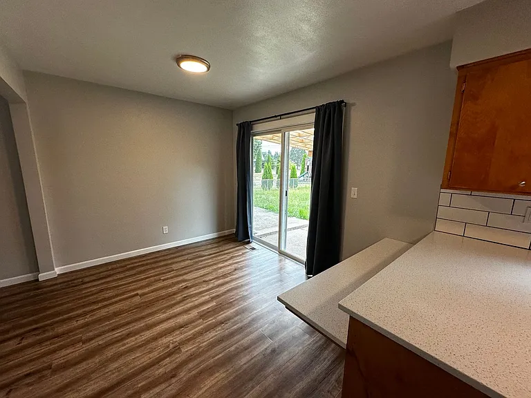 1703 Springhill Dr NE — Photo 4