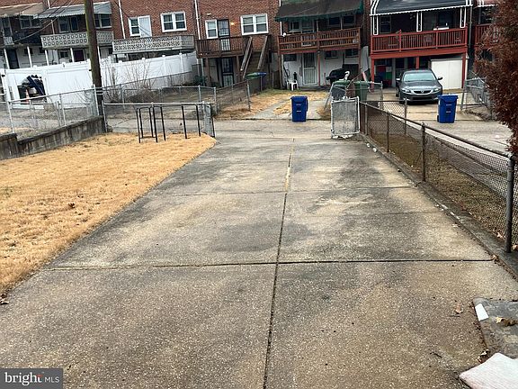 3rd image of 4931 Sinclair Ln
