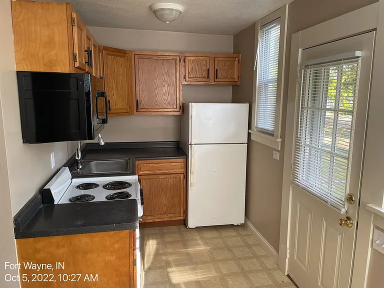 832 Columbia Ave — Photo 8