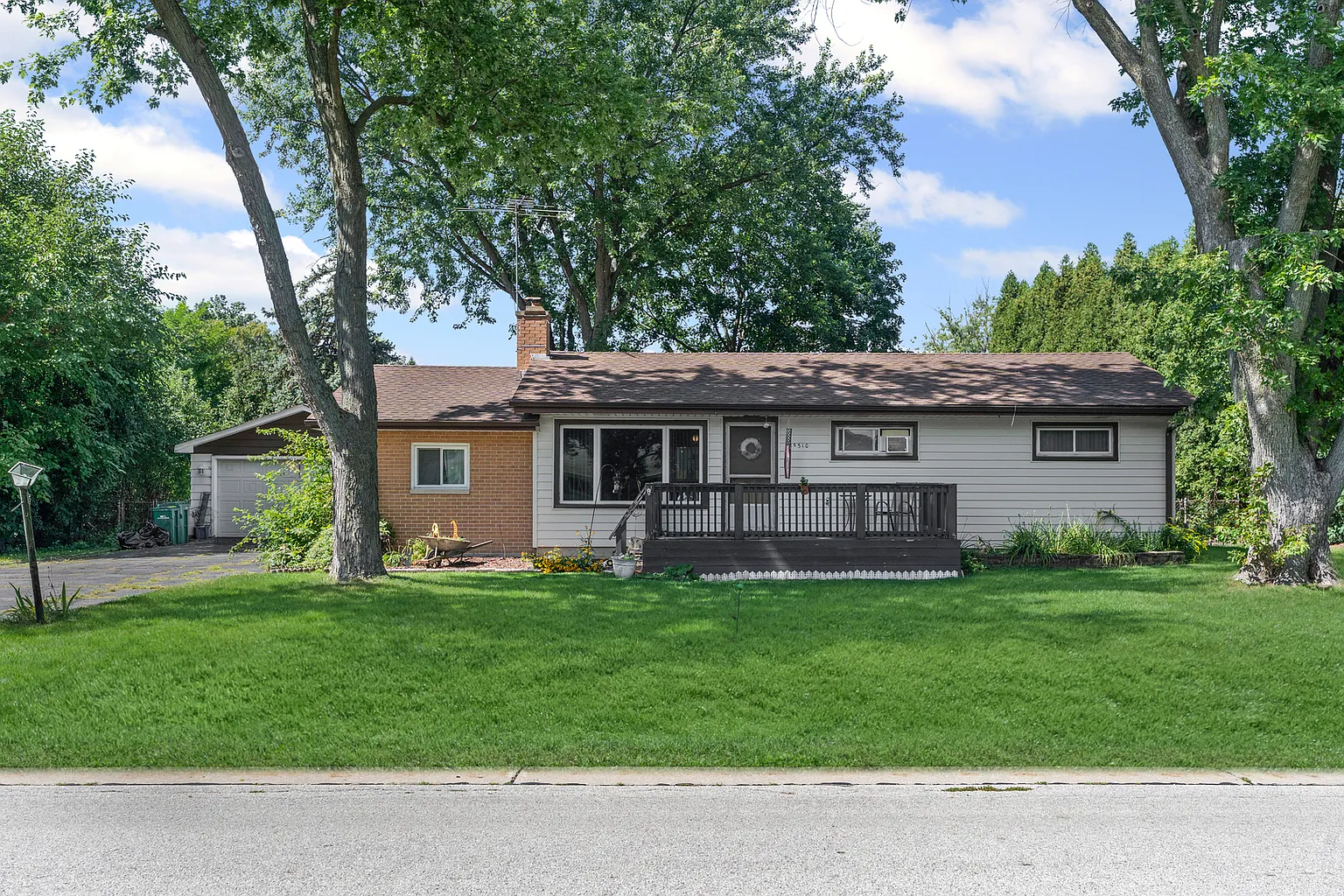 1S310 Euclid Ave photo 1