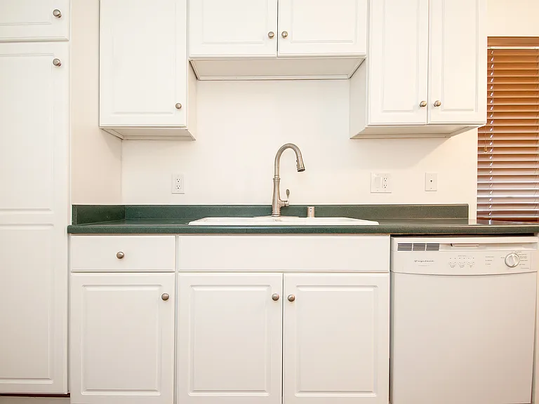 1044 Sapphire St #5 — Photo 4