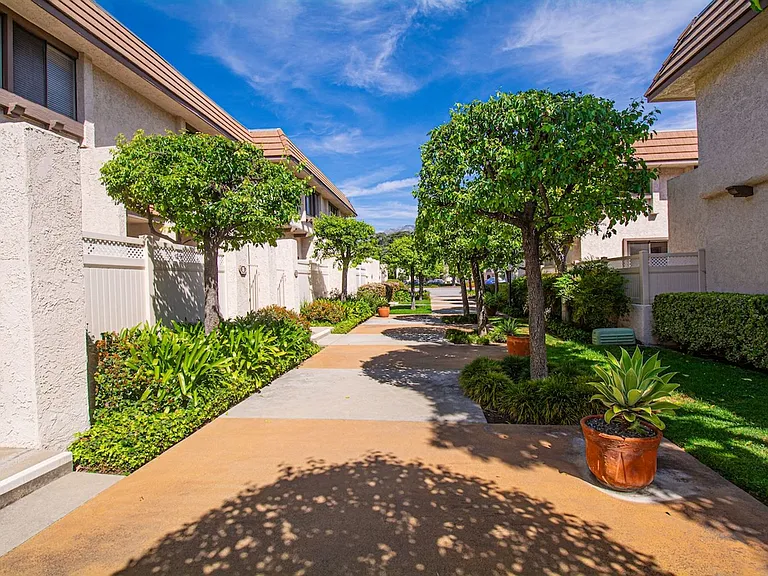 848 W Huntington Dr #28 — Photo 42