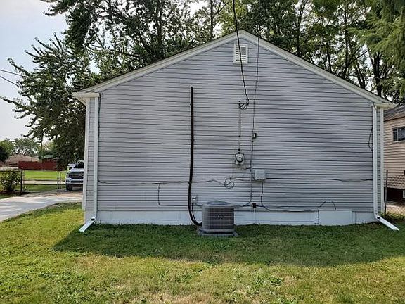 5th image of 2112 Charter St