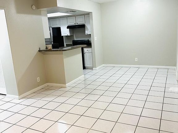 3rd image of 1364 Silverado Dr