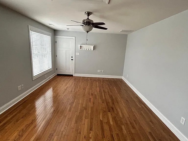 182 Revolution St #ABOVE THE GARAGE — Photo 4