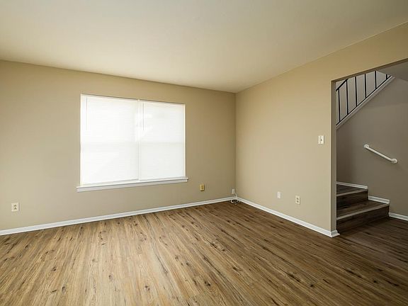 4th image of 1285 Clydesdale Ln