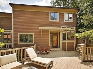 2 Benjamin Pl, Brookline, MA 02467