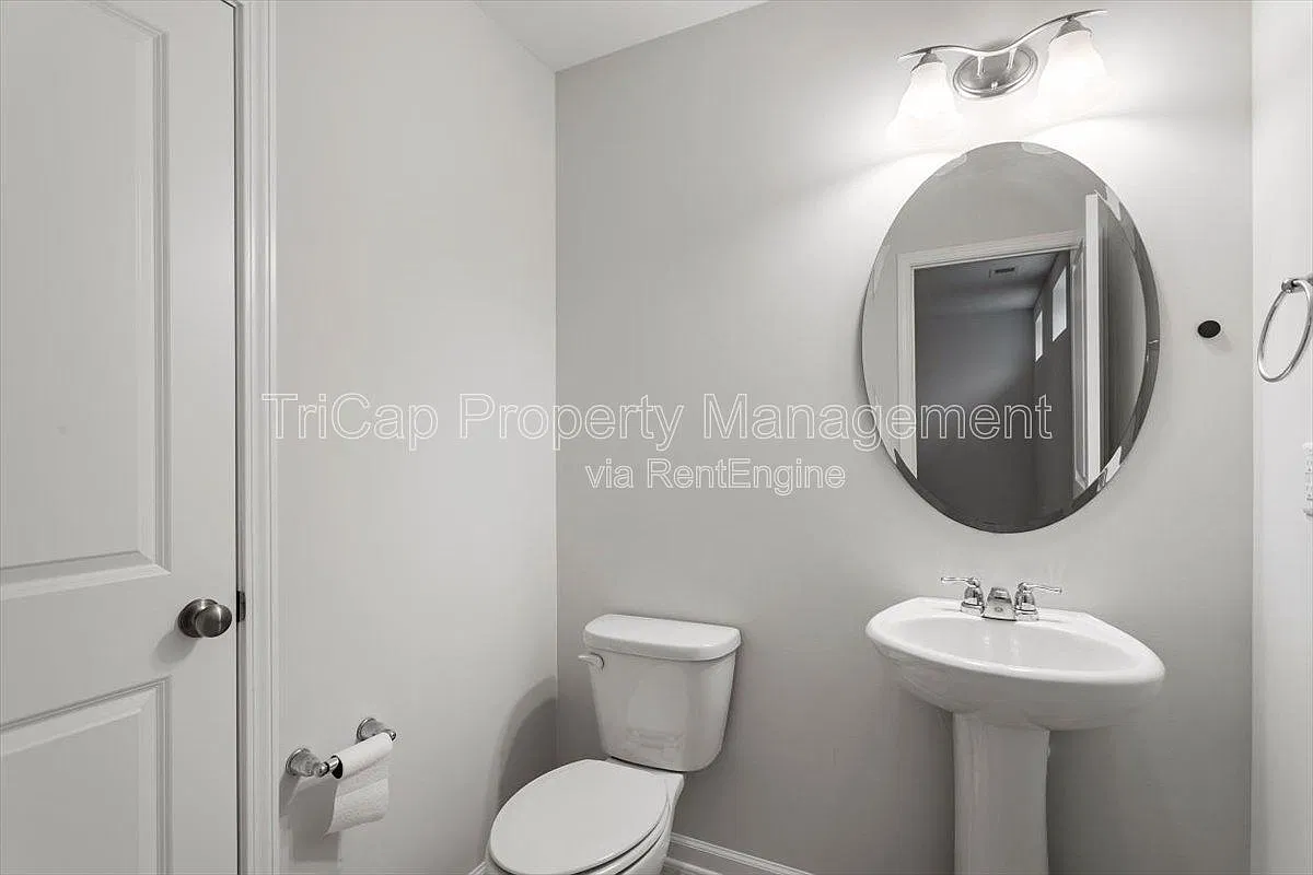 3 bed, 3.0 bath, 1963 sqft, $1,950 — Photo 3