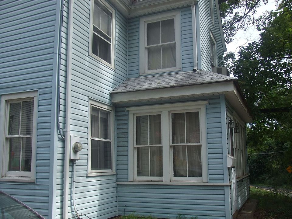 2nd image of 33 Lower Morrisville Rd