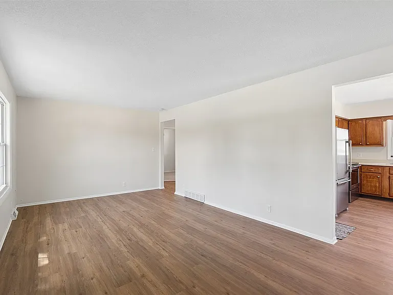 502 NE Trilein Dr — Photo 11