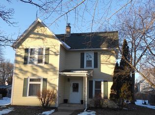 425 5th St, Baraboo, WI 53913