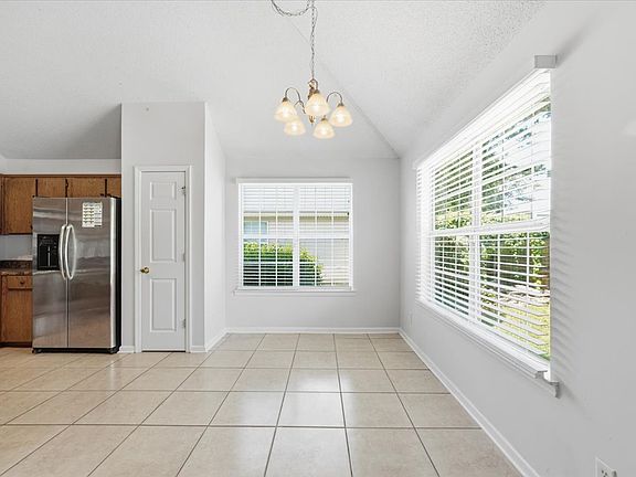 5th image of 37 Dianne Mackenzie Way