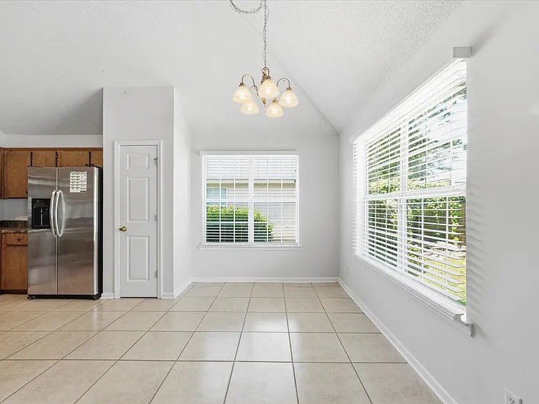 37 Dianne Mackenzie Way — Photo 5