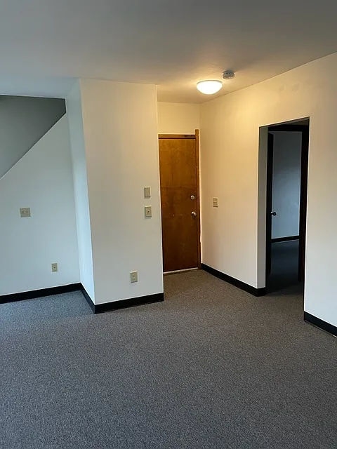 3 bed, $2,200 — Photo 4