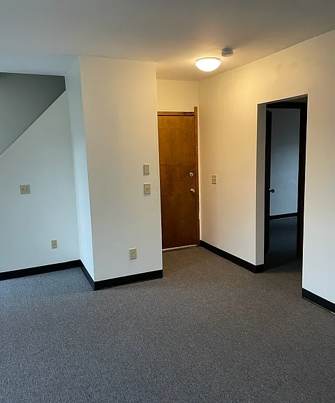 96 Maple St — Photo 4