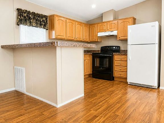 3rd image of 11 W Tanglewood Dr #226