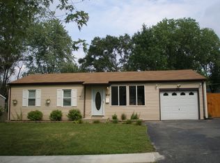 300 Laurie Dr, Lockport, IL 60441