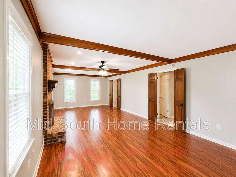 4 bed, 2.5 bath, 2211 sqft, $2,900 — Photo 3