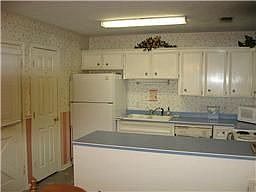 4th image of 3331 Plantation Dr