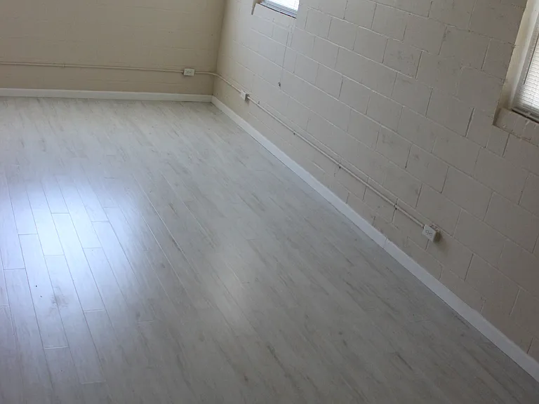 bonus room and has laundry-washer/dryer