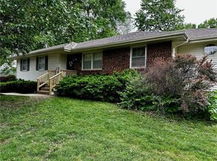 3808 S Queen Ridge Dr, Independence, MO 64055