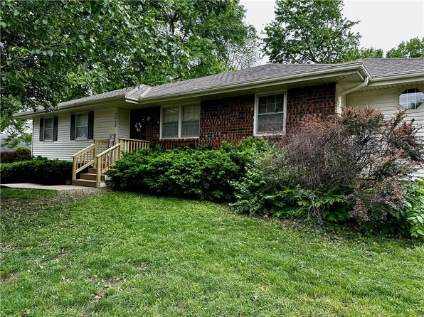 3808 S Queen Ridge Dr, Independence, MO 64055