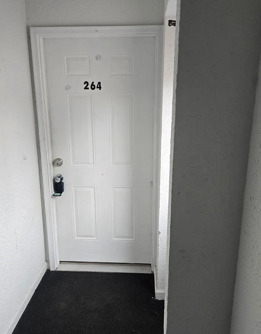 Studio, $750 — Photo 1