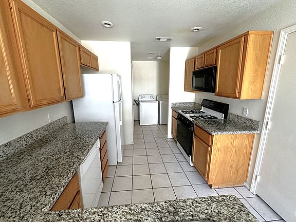 4th image of 8121 Autumn Star Ave