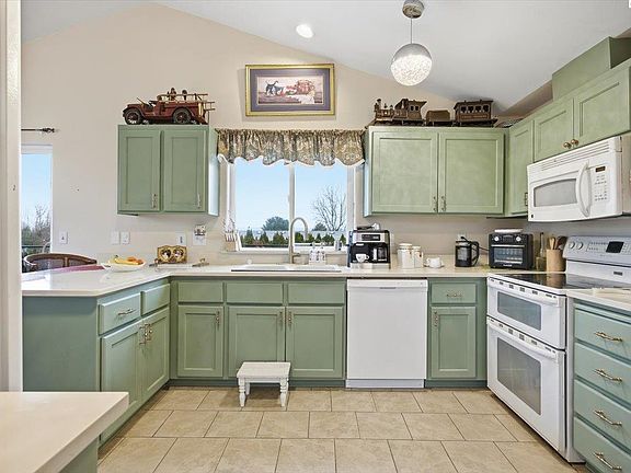 4th image of 4406 Sahara Dr