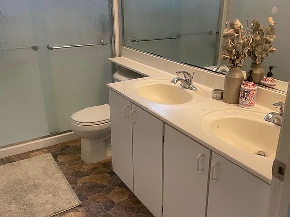 5th image of 43405 30th St W Unit 4