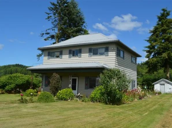 27 Holcomb Rd, Raymond, WA 98577