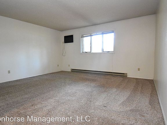 4th image of 811 W Villard St #57