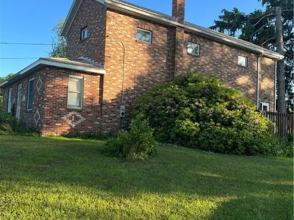 1179 Hendersonville Rd, Sandy Lake, PA 16145