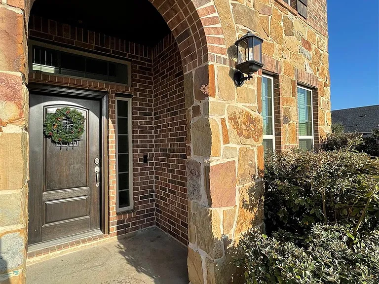 1915 Orchard Berry Ln — Photo 2