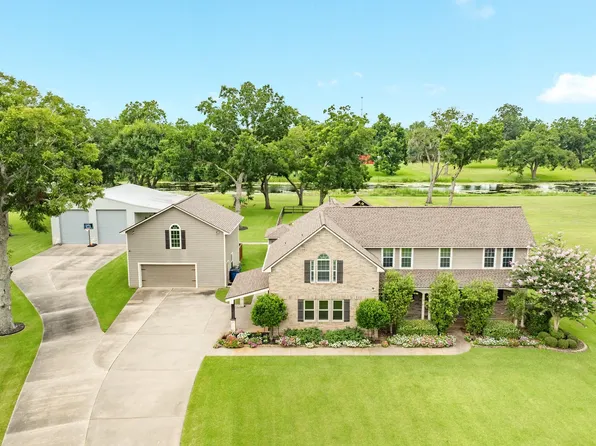 514 Winchester Trl, Angleton, TX 77515