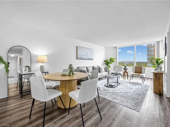 1270 Maple Crossing Blvd #1705, Burlington, ON L7S 2J3