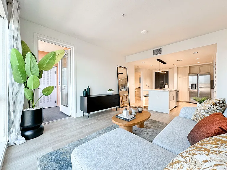 Begonia Place Luxury Apartments — Photo 68