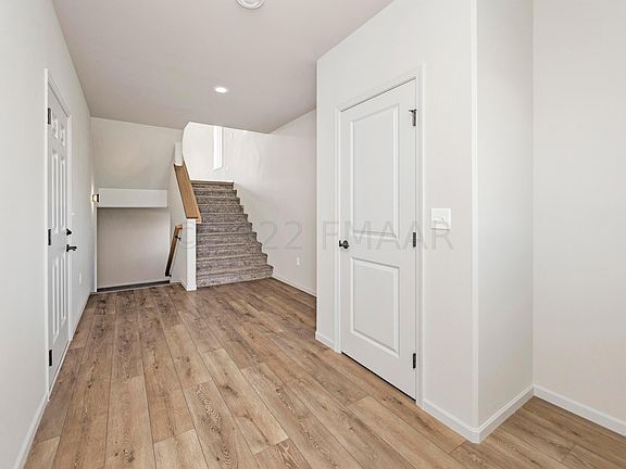 3rd image of 6073 Martin Ln W