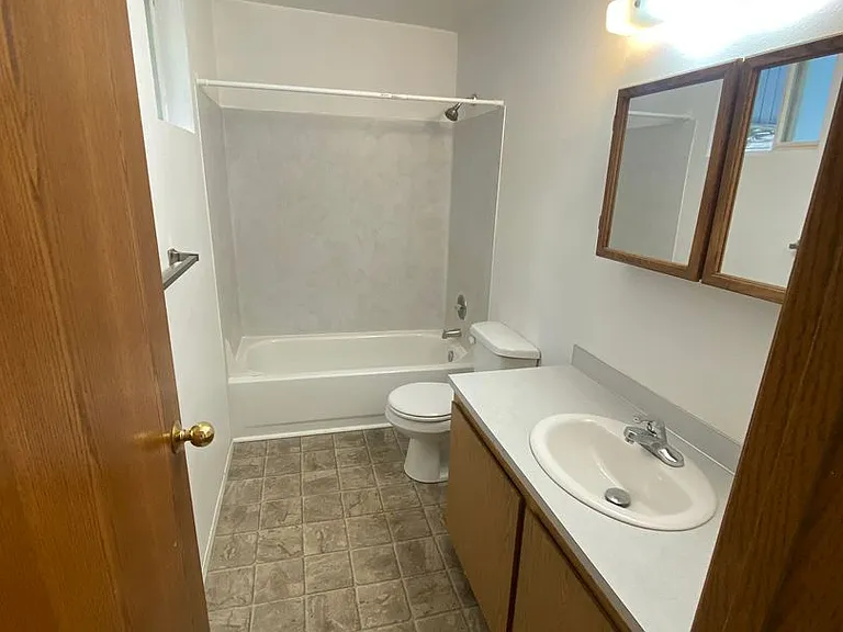 310 E Chestnut St — Photo 8
