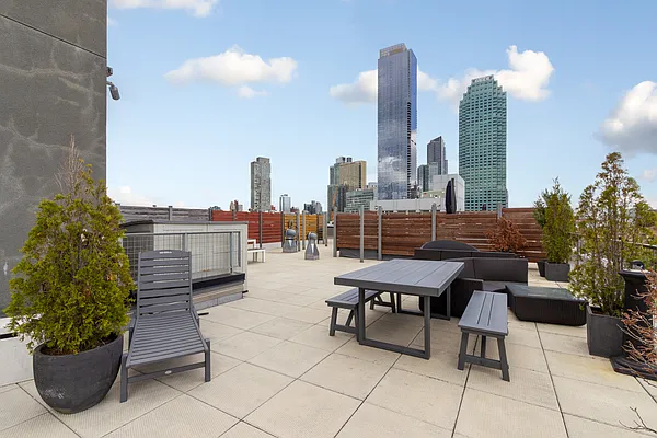 Sold by Nest Seekers International | media 11