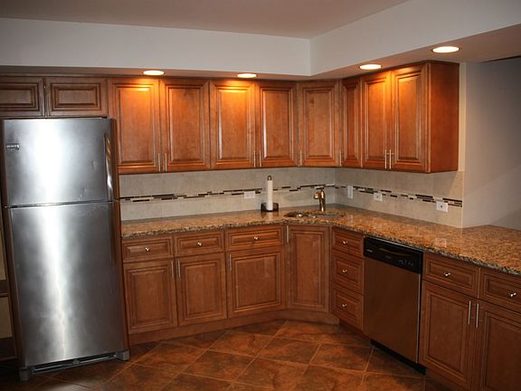 5th image of 402 E Atwater Ave