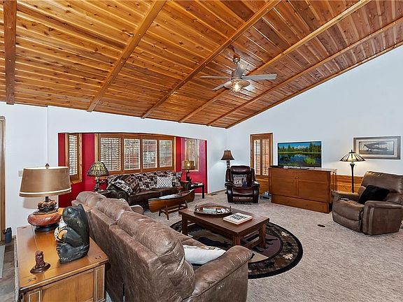 3rd image of 41932 Centre Ct