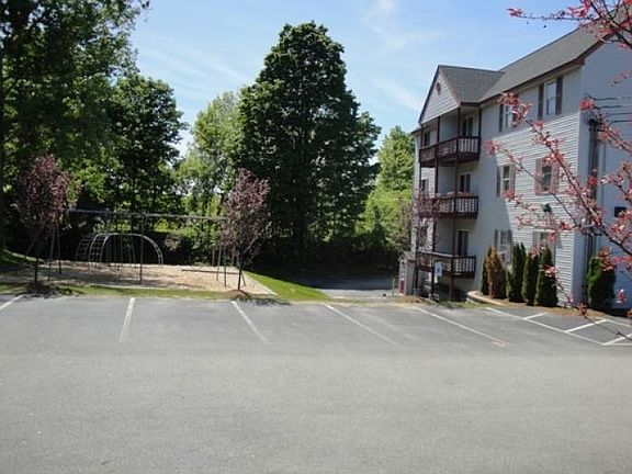 3rd image of 7 Railroad Ave APT 205