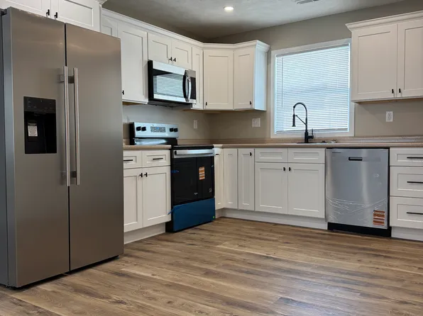 903 E Clark St #D, Marion, IL 62959