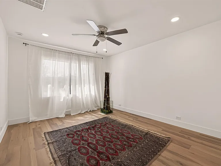 339 E Delz Dr — Photo 6