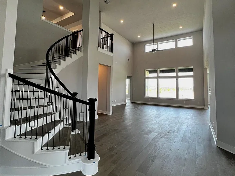 243 Summer Sunrise Dr — Photo 2