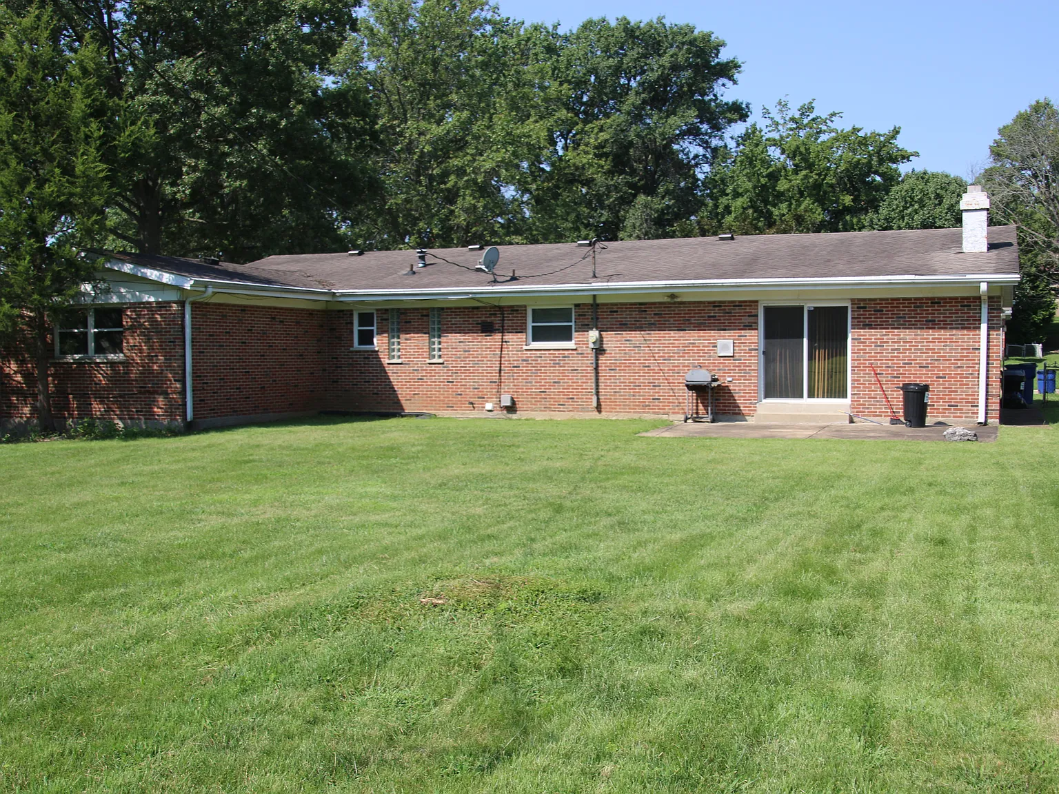 3 bed, 2011 sqft, $2,000 — Photo 2