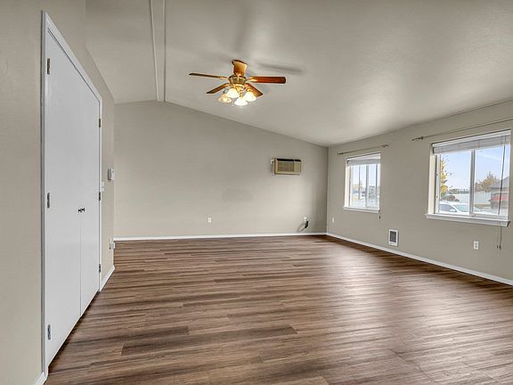 4th image of 12717 W Chandler Ave