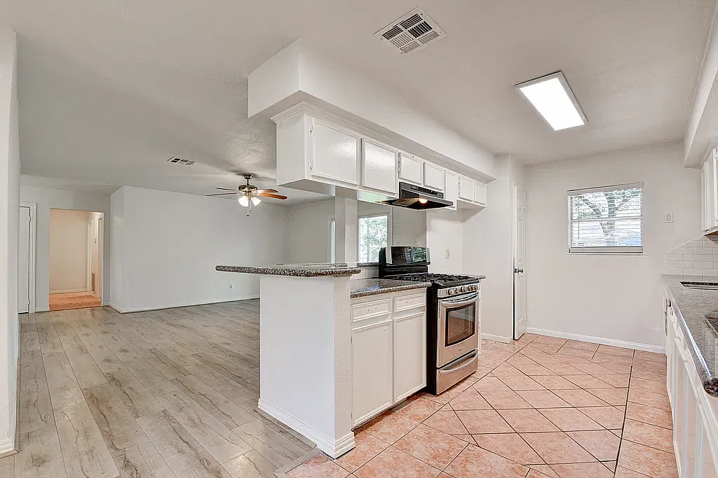 3 bed, 1740 sqft, $2,200 — Photo 4