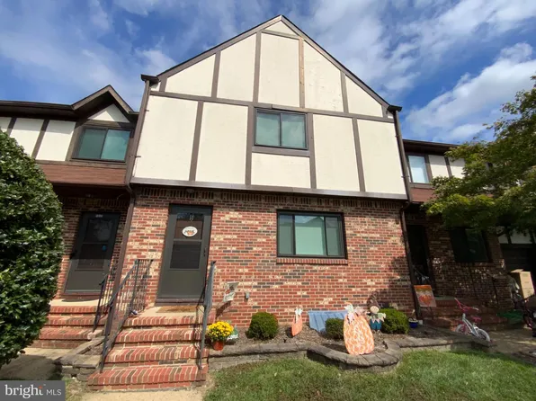 6 Devonshire Ct, Ewing, NJ 08628